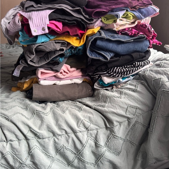 Clothes bundle - Picture 1 of 8
